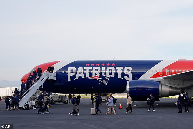 Las estrellas de Seahawks y Patriots llegan a California mientras se preparan para luchar en el Super Bowl
