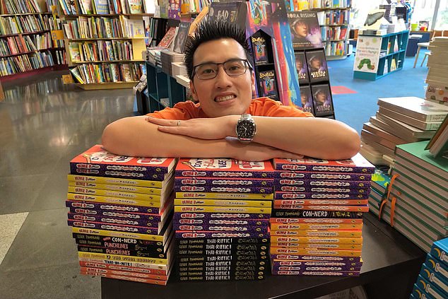 Un popular autor infantil australiano ha sido encarcelado tras preparar a tres mujeres jóvenes.