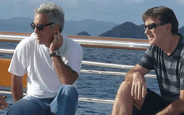Peter Mandelson bromeó con Jeffrey Epstein sobre casar a la princesa Beatriz con un financiero pedófilo, calificándolo de “incesto”, según muestran correos electrónicos filtrados.