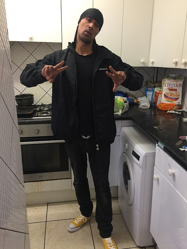 El dueño de dos alborotadores XL que mataron a una abuela dijo a los agentes de policía que pensaba que los caniches eran “más agresivos”, según escuchó un tribunal.