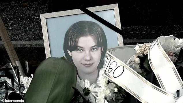 Una mujer que asesinó a su novia y escondió su cuerpo debajo de un patio tras negarse a tener relaciones sexuales, le dijo a un periodista polaco que no sabía nada sobre su desaparición.