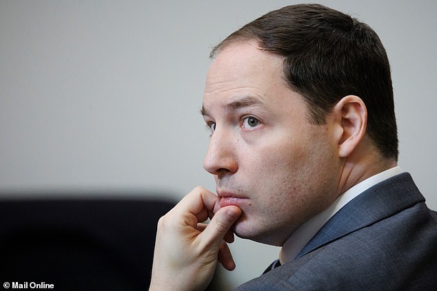 El padre de Virginia fue condenado por asesinato tras “tener una aventura con una niñera y planear matar a su esposa”