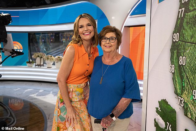 La madre de Savannah Guthrie, Nancy, fue sacada a rastras de su casa y secuestrada: emergen nuevos y horripilantes detalles de la escena del crimen… mientras la policía busca un coche misterioso