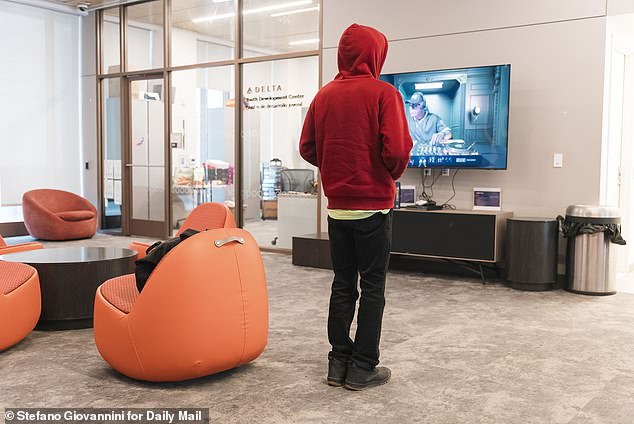 El salvaje experimento de la ciudad liberal con $15,800 en efectivo gratuito de los contribuyentes en un refugio de última generación para jóvenes sin hogar