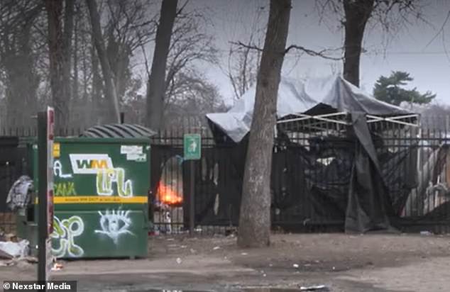 Un edificio de condominios en el condado más demócrata de Estados Unidos ha sido invadido por peligrosos gánsteres… pero los policías locales despiertos instan a los angustiados residentes a ser “compasivos”.
