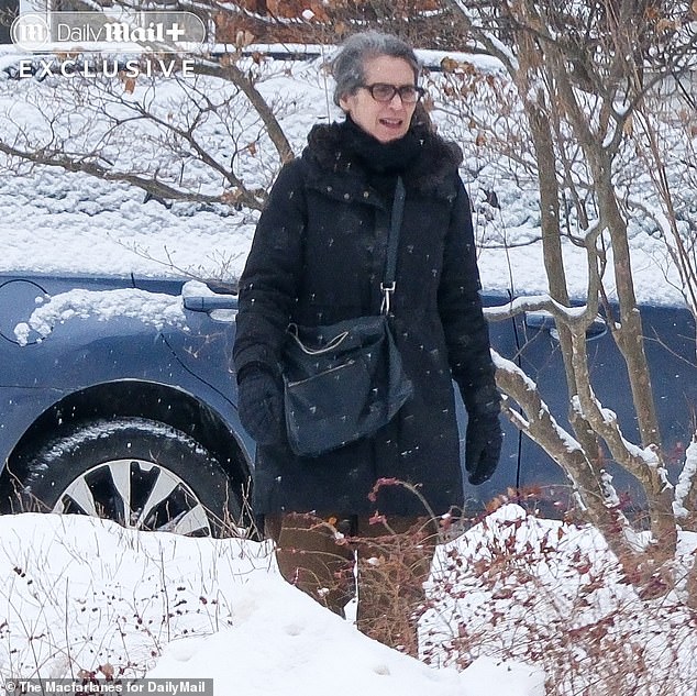 La única hermana superviviente de Carolyn Bessette aparece por primera vez en 28 años mientras revelamos los secretos de su vida más modesta en el Medio Oeste.