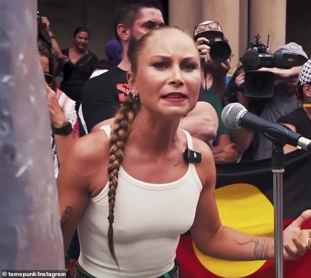 Penny Wong explota cuando se le hace una pregunta directa sobre el controvertido discurso de Grace Tame sobre la ‘intifada’ en una manifestación pro Palestina