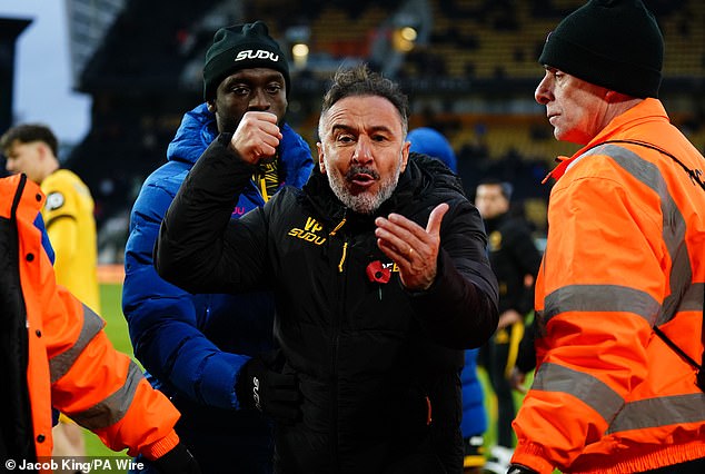 Por qué Nottingham Forest eligió a Vitor Pereira: TOM COLLOMOSSE revela la reunión del equipo con el propietario horas antes del despido de Sean Dyche, los cambios que hará el ex técnico de los Wolves desde el primer día, los aciertos en las jugadas a balón parado y los errores de Molineux de los que ha aprendido
