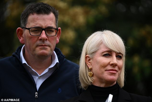 Dan Andrews finalmente ha roto su silencio sobre el accidente de bicicleta que lo ha perseguido durante años: afirma que él y su esposa también fueron víctimas.