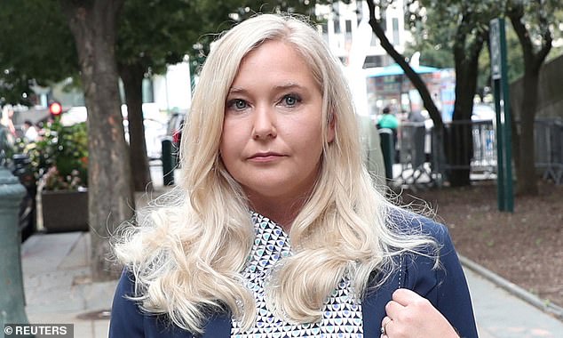 La causa de la muerte de Virginia Giuffre y los correos electrónicos secretos de su confidente se guardaron en los archivos de Epstein antes de ser redactados apresuradamente.