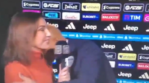 ‘No es acoso’: reportero de fútbol defiende al entrenador de la Juventus después de que la besara en vivo en medio de una entrevista