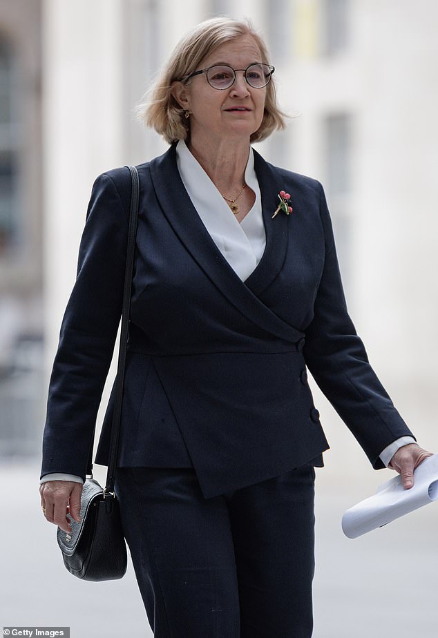 Las escuelas deben informar a los padres si sus hijos quieren cambiar de género, dice el jefe de educación mientras el Partido Laborista publica nuevas reglas trans para las aulas