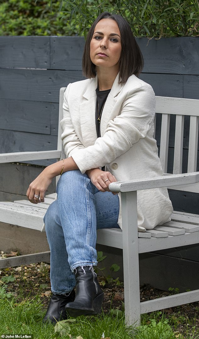 Después de gastar £54 mil en FIV, tuve que interrumpir mi embarazo a las 21 semanas sabiendo que era mi última oportunidad de tener un bebé. Nunca superaré el dolor, y lo que pasó después fue muy violento: Emma Kemsley