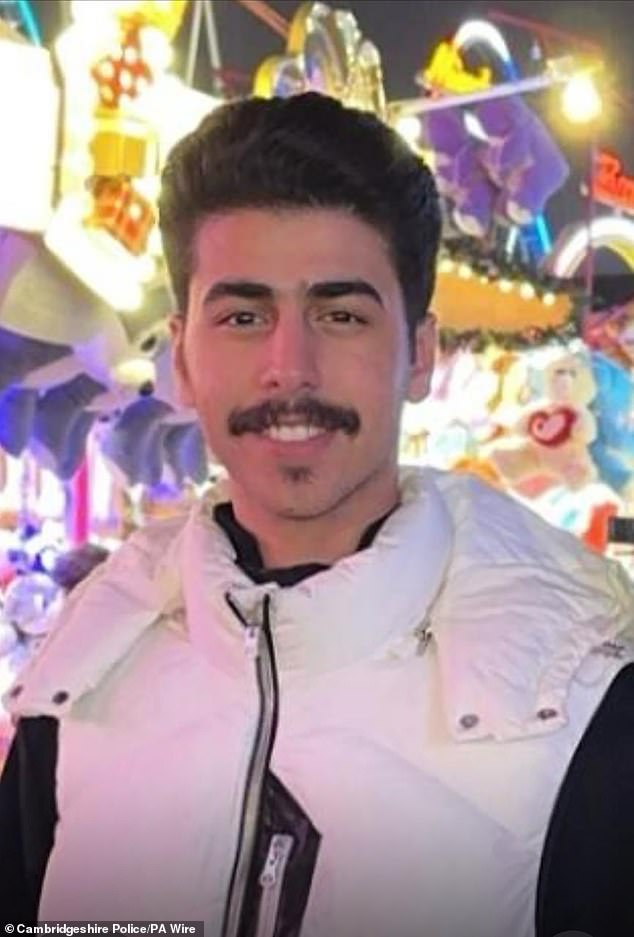 Un extraño se acercó a un estudiante saudí en la calle y lo apuñaló en el cuello, según mostró el tribunal.