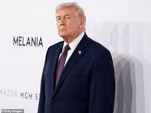 Donald Trump indulta misteriosamente e inesperadamente a cinco jugadores de la NFL por delitos como el tráfico de drogas