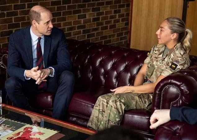 El príncipe William ha rendido homenaje a la “calidez y compasión” de un médico del ejército británico que murió repentinamente a causa de una estrella de TikTok, de 25 años.