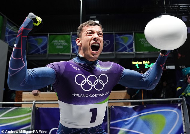 El equipo GB FINALMENTE gana su primera medalla en los Juegos Olímpicos de Invierno Milán-Cortina, con Matt Weston ganando el oro esqueleto después de días de angustia y casi accidentes.