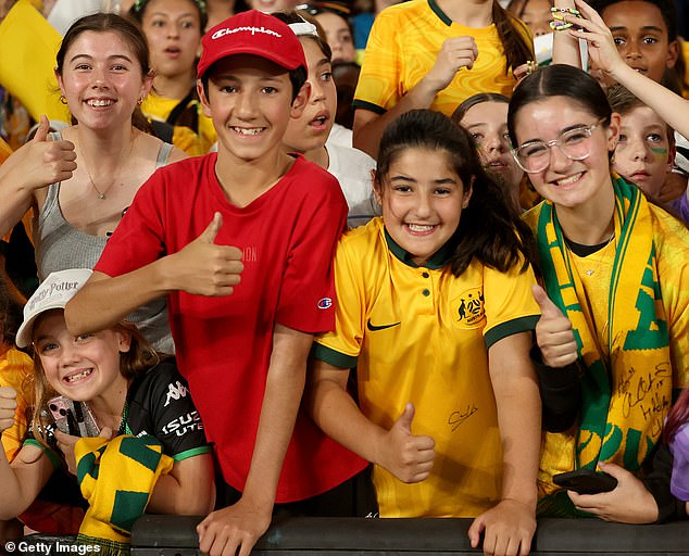 Por qué los fanáticos de los Socceroos pueden tener que desembolsar la asombrosa cantidad de 300.000 dólares por entradas para la Copa Mundial de la FIFA, después de que algunos ya hayan pagado 99 dólares a Football Australia sólo para perderse la votación.