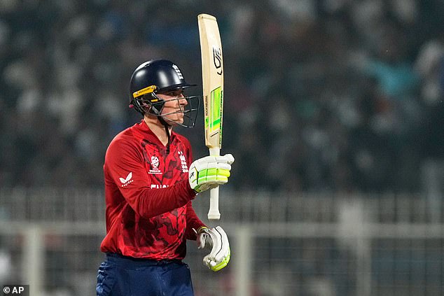 Tom Banton regresa al campo para ayudar a Inglaterra a derrotar a Escocia en la Copa del Mundo T20 mientras el equipo de Harry Brook se acerca a la segunda etapa.
