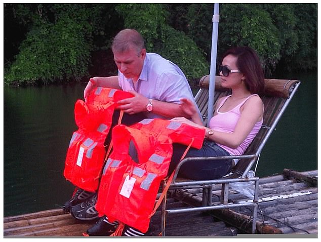 Andrew filtra secretos y se reúne con una modelo china en una cena secreta, Epstein se jacta de “he acertado en el Reino Unido”: un expediente condenatorio implica una investigación