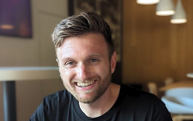 Una madre le dijo a su hijo que “tuviera cuidado” momentos antes de electrocutarse después de golpear un cable eléctrico que colgaba mientras corría, según se escucha en la investigación