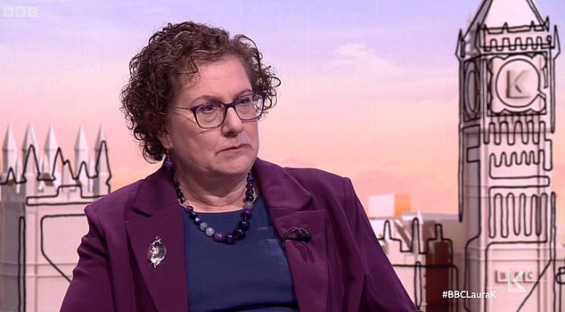 Instagram está alimentando la confusión de género entre los niños, dice un destacado experto, mientras los maestros advierten contra permitir que los estudiantes preadolescentes hagan la transición en la escuela