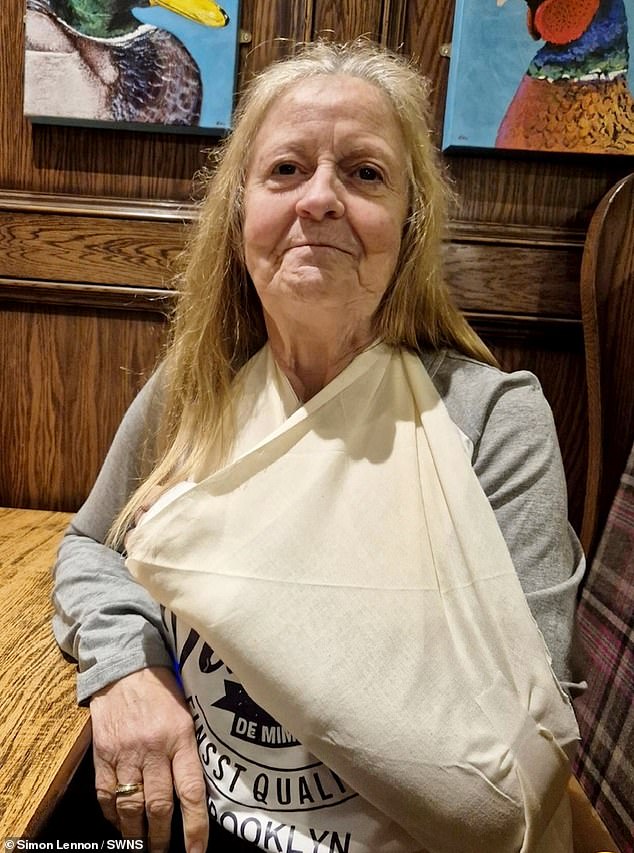 Una abuela de 68 años demanda a Jeremy Clarkson después de que el “peligroso” perro de su granjero se cayera en un aparcamiento