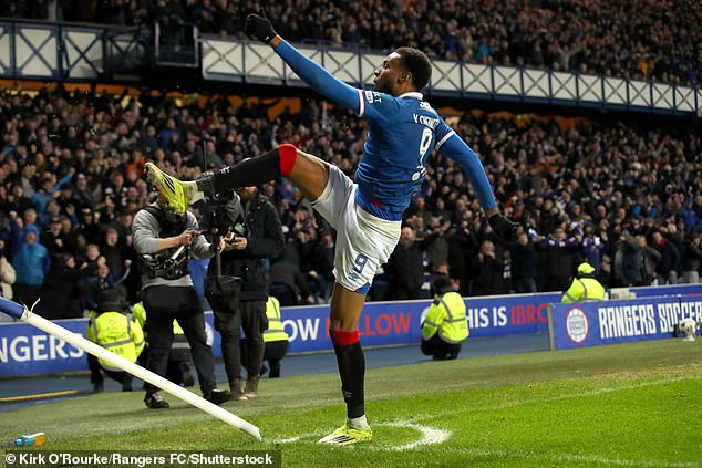 Reseña: esta carrera por el título, plagada de errores y maniáticamente impredecible, es una gran publicidad para el fútbol escocés