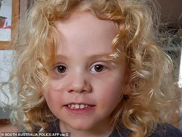 Un hombre de 75 años ha sido acusado tras una búsqueda policial en la remota comisaría donde desapareció Gus Lamont