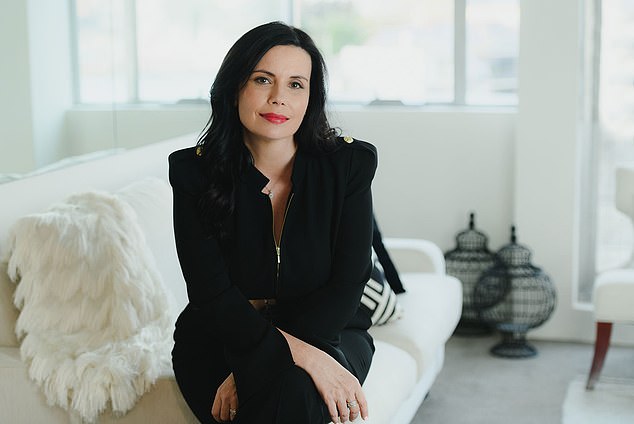 Mi difunto padre se volvió a casar a los 67 años. Prometió cuidar de mí, pero vi adónde se había ido mi herencia. ¿Cometió un error fatal? Vanessa Stoykov