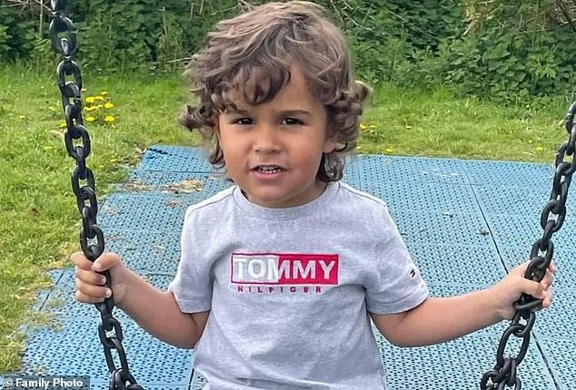 El operador del NHS 111 no creía que los labios azules de un niño de tres años pusieran en peligro su vida antes de morir de sepsis