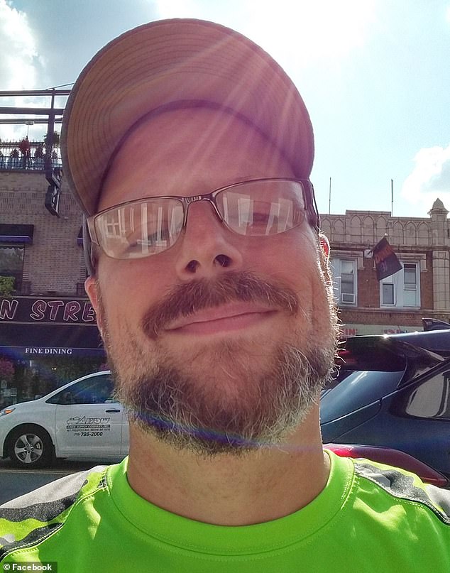 Un voluntario de una iglesia de Nueva York que trabajaba arduamente se resbaló y cayó mientras recogía una receta en el frío, luego murió afuera en un clima helado cuando nadie se molestó en ayudarlo.