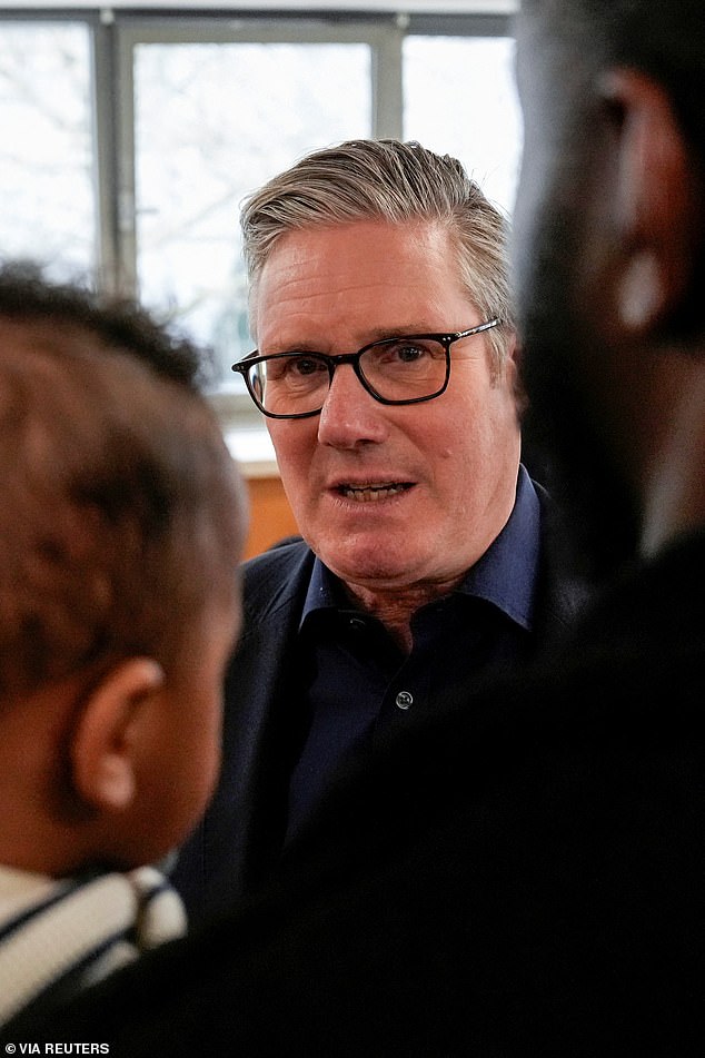 En el último cambio extraordinario de Starmer, los ministros dimitieron para retrasar las elecciones de 30 consejos.