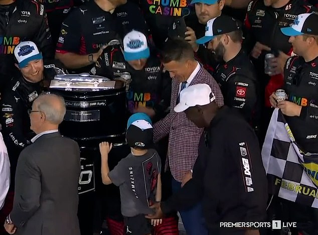 El piloto de NASCAR Tyler Reddick rompe el silencio sobre la interacción de Michael Jordan con su hijo de seis años después de la victoria en las 500 Millas de Daytona.