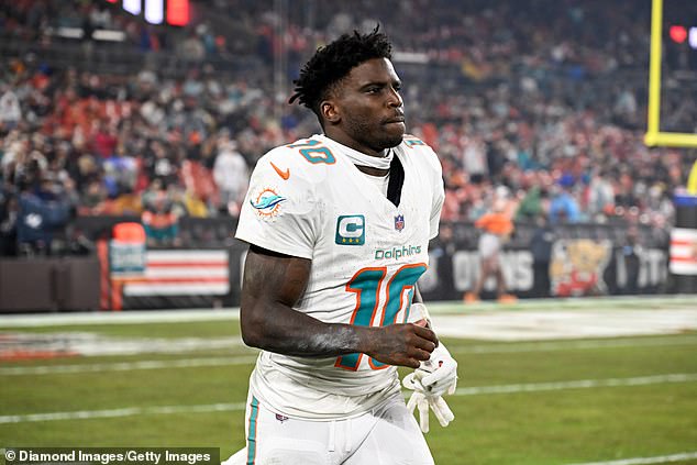 Tyreek Hill es cortado por los Miami Dolphins mientras los equipos de la NFL enfrentan el desafío de fichar a la controvertida estrella