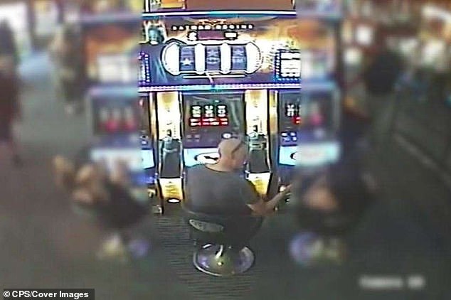 El hombre de 49 años fue asesinado a pedradas por tres jóvenes que gritaban “pedó” en el momento en que lo atrajeron a la playa.