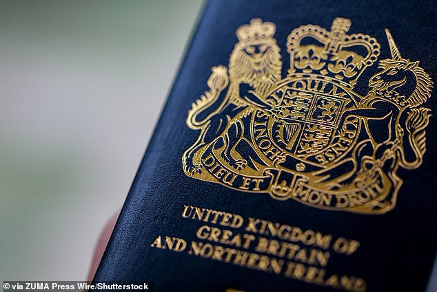 Las nuevas normas sobre pasaportes que entrarán en vigor la próxima semana “verán a los padres británicos desembolsar fortunas para traer a sus hijos nacidos en el extranjero de regreso al Reino Unido”.