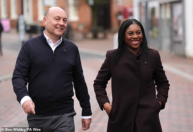 La ‘generación desempleada’ del Partido Laborista: el desempleo juvenil alcanza su nivel más alto en 11 años, casi uno de cada seis está sin trabajo en medio de los problemas económicos de Reeves