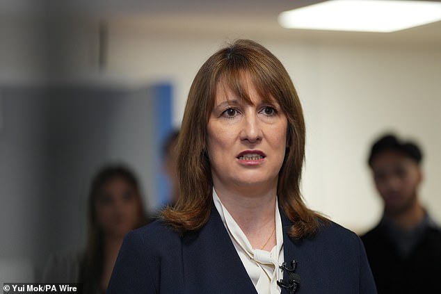 La inflación cayó a su nivel más bajo en casi un año, lo que alimentó las esperanzas de un recorte de las tasas de interés.