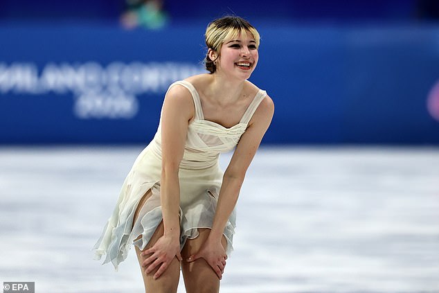 Cómo los espías chinos atacaron a la patinadora artística estadounidense Alysa Liu y a su padre… mientras ella contempla la gloria de los Juegos Olímpicos de Invierno