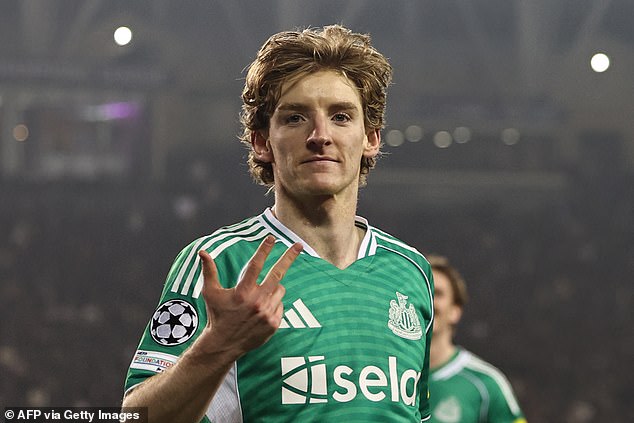 Anthony Gordon crea historia en la Liga de Campeones con un hat-trick en 33 MINUTOS, luego agrega un cuarto hat-trick después del descanso mientras Newcastle se desboca contra los pececillos de Qarabag.