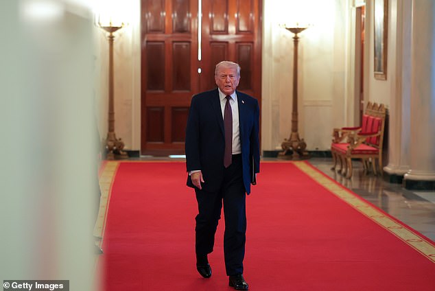 Estados Unidos acumula la mayor cantidad de misiles aerotransportados desde la guerra de Irak, Trump se prepara para atacar a Irán ‘en cuestión de días’… y el presidente ‘elige entre dos opciones de ataque devastadores’