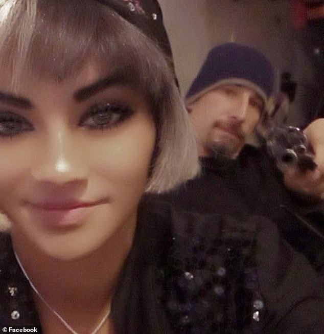 La aterradora historia detrás de la última foto de la madre, su novio y el descubrimiento del congelador es inimaginable para la policía.