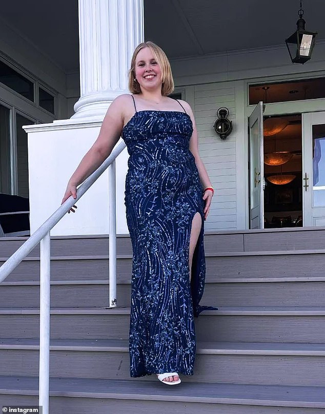 Un estudiante universitario ha muerto tras estrellarse contra un árbol en un devastador accidente de esquí en Wisconsin.