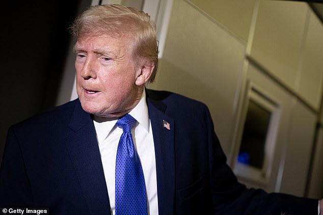 Trump se inclina por la opción de priorizar los ataques a Irán mientras intenta obligar a Teherán a cumplir con sus demandas nucleares.