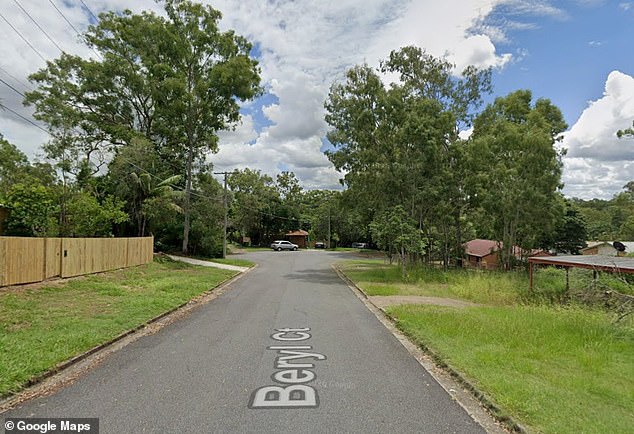 Horror tras el hallazgo del cuerpo de una mujer después de que la policía arrestara a un hombre por “disturbios” en una casa suburbana en Bellbird Park, Ipswich