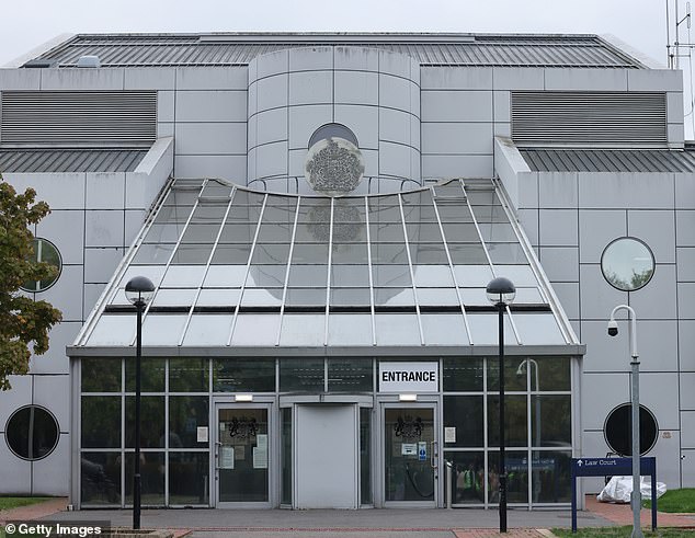 Un niño de tres años muere tras ser ingresado en el hospital con “heridas graves”; un hombre y una mujer acusados de su asesinato