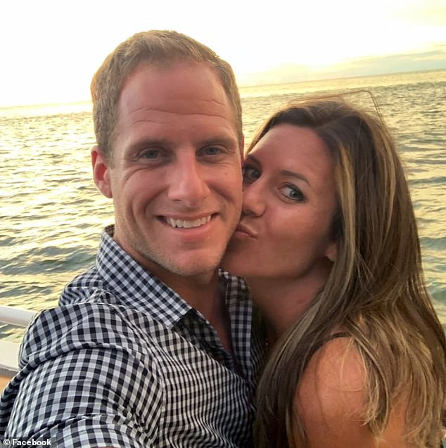 El concursante de American Idol escuchó hiperventilar durante una llamada al 911 después del asesinato de su esposa, pero ahora la policía dice que fue él quien lo hizo