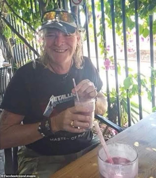 Británico muere asfixiado tras caer por un estrecho hueco en el hospital de Benidorm, su mujer inicia una búsqueda de cuatro días