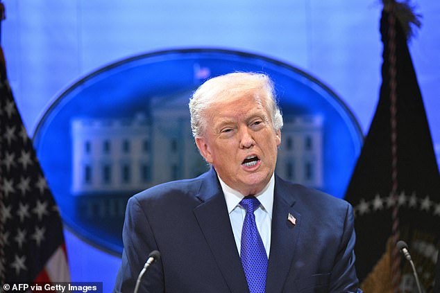 Trump declara que los jueces de la Corte Suprema que eliminaron los aranceles están “corrompidos por intereses extranjeros”: “Están asustados”